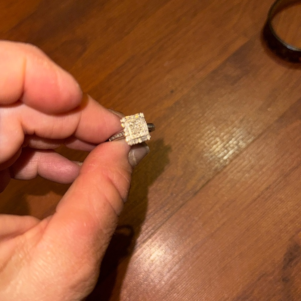Engagement real DIAMOND RING - Picture 3 of 5